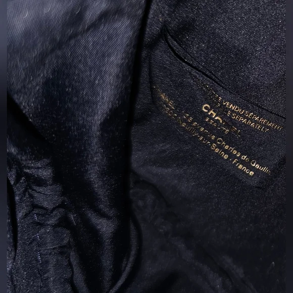 Authentic Chanel Holiday 2023 cosmetic make up bag blue gold New with Box - Picture 4 of 4